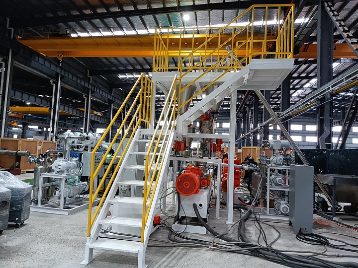 Supercritical CO2 Assisted Tandem Line for both Grafting Process and Foaming (2)