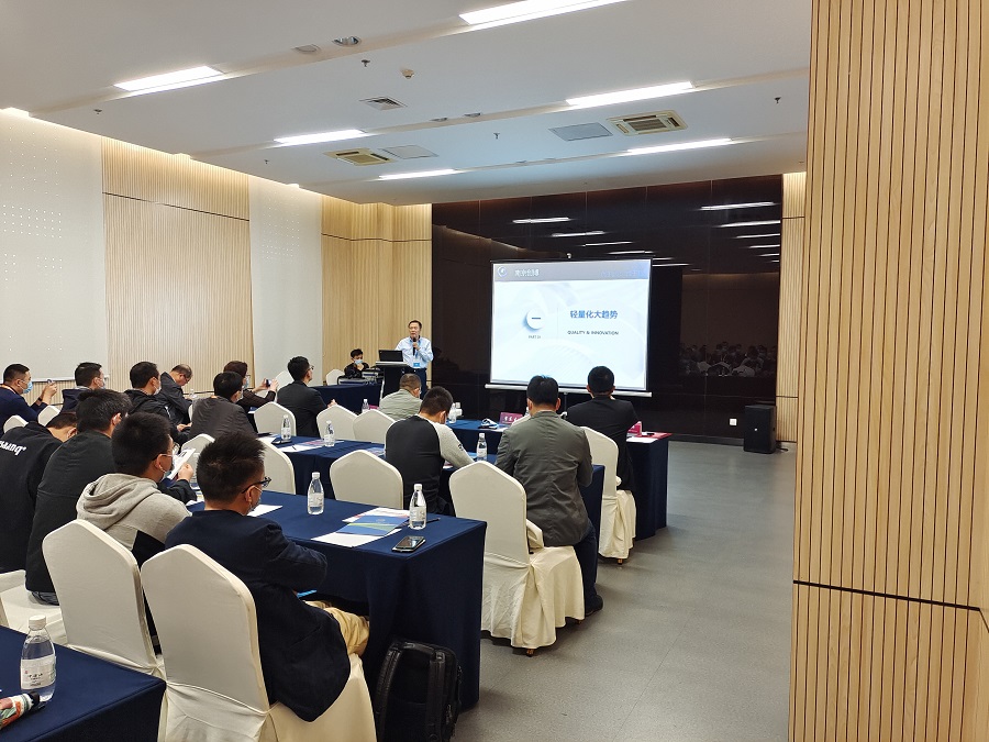 MR. LI, GENERAL MANAGER OF NANJING CHUANGBO, GIVES A PRESENTATION